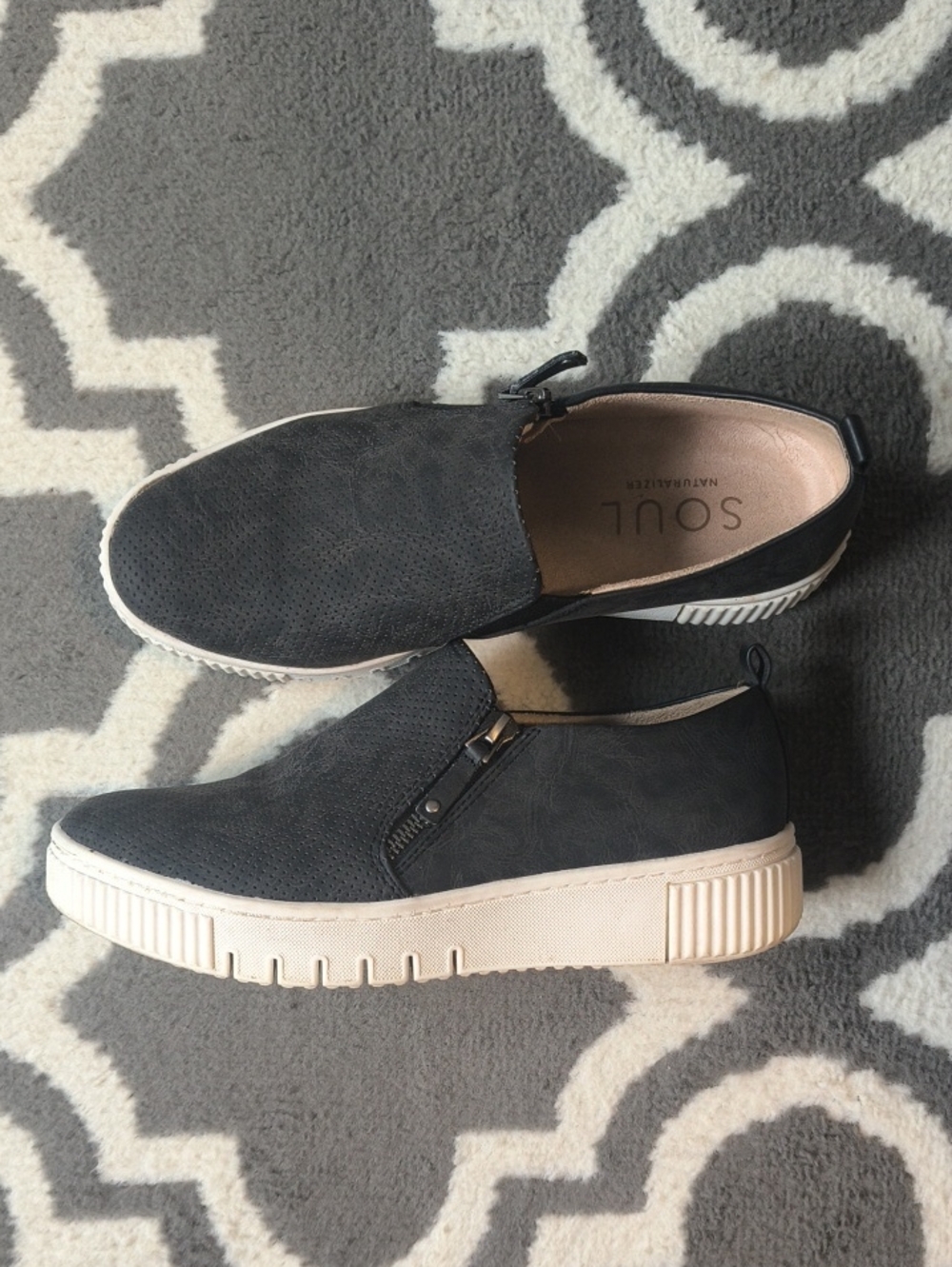 Naturalizer Women's Black Slip-On Sneakers